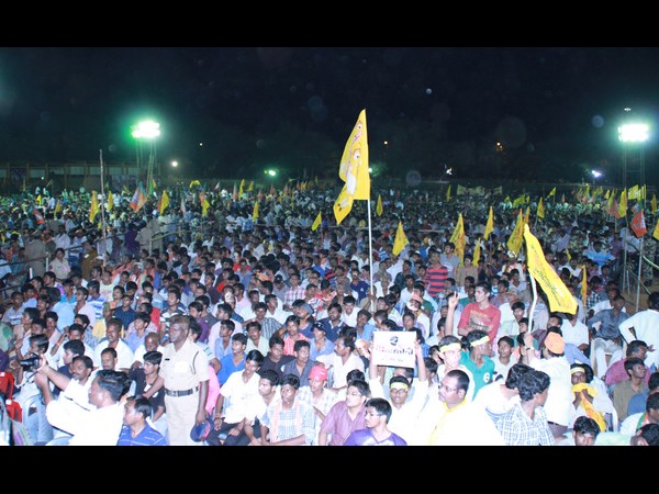 టిడిపి జెండా రెపరెపలు..