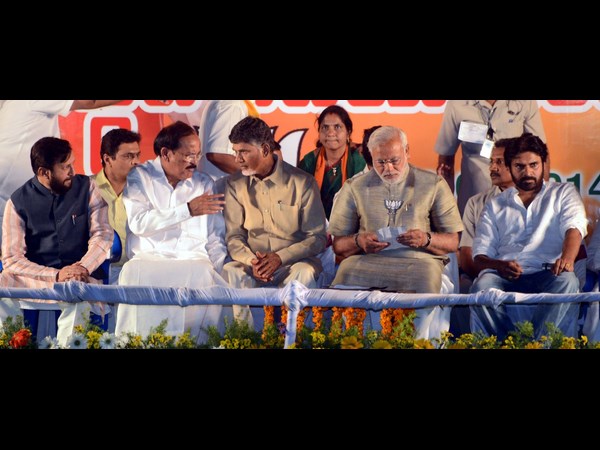 చంద్రబాబుతో వెంకయ్య