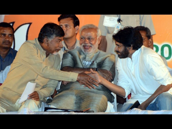 బాబు, పవన్ కరచాలనం