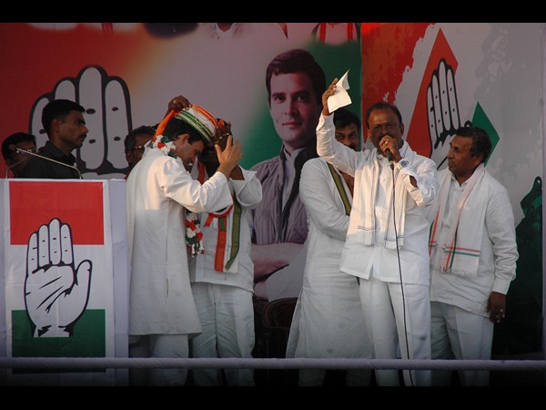 రాహుల్ గాంధీ ఇలా...