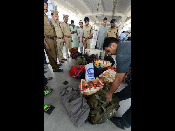 అన్ని రైల్వే స్టేషన్లలో...