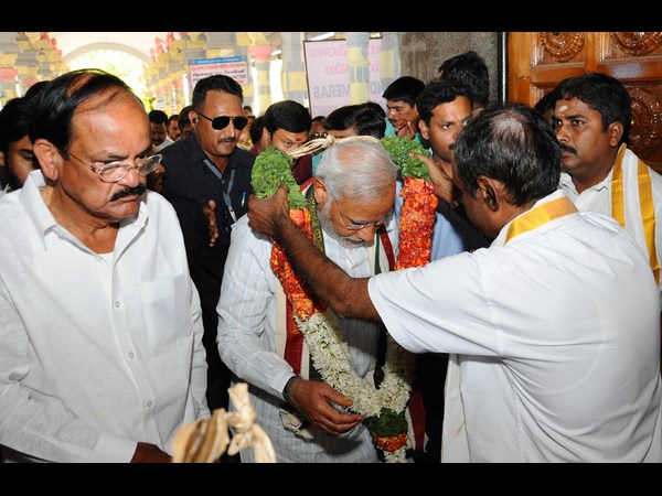 శ్రీకాళహస్తిలో మోడీ బృందం