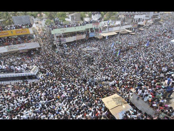 భారీగా హాజరైన జనం