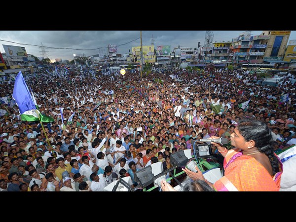 గాజువాకలో విజయమ్మ