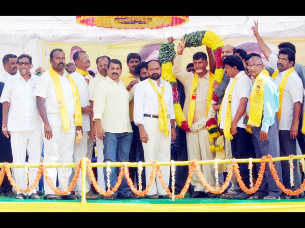 పీలేరు సభలో చంద్రబాబు 