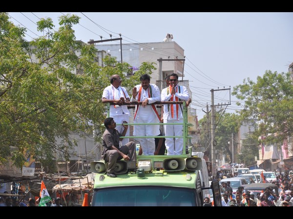 కాంగ్రెసుకు చిరంజీవే దిక్కు...