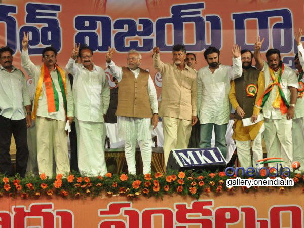 ముగ్గురు కలిసి ప్రచారం..