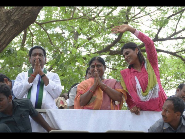 మొగుడు పెళ్లాల మాదిరిగా..