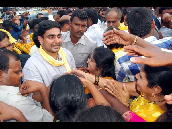 ఇలా చేతులు కలిపారు...