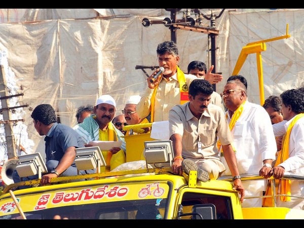 చంద్రబాబు రోడ్ షో