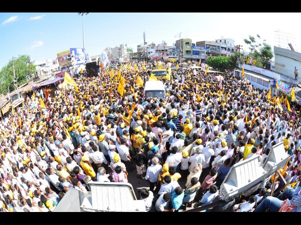 భారీగా హాజరైన జనం