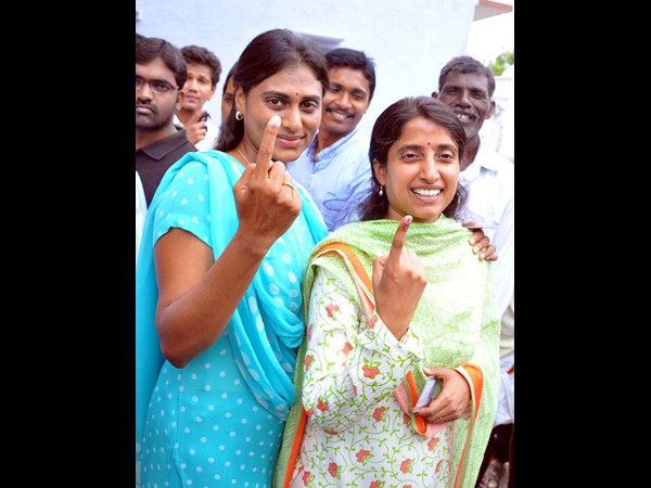 Polling begins in seemandhra