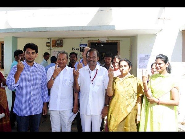 మాగుంట శ్రీనివాసులు రెడ్డి... మాగుంట శ్రీనివాసులు రెడ్డి...