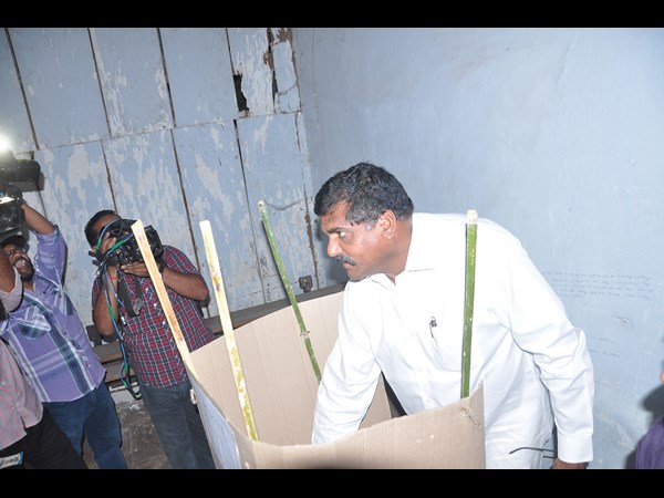 బొత్స సత్యనారాయణ ఇలా.. బొత్స సత్యనారాయణ ఇలా..