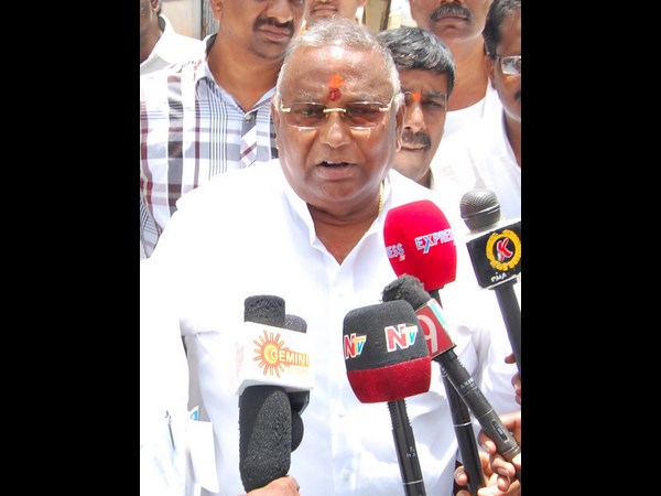 రాయపాటి మీడియాతో.. రాయపాటి మీడియాతో..