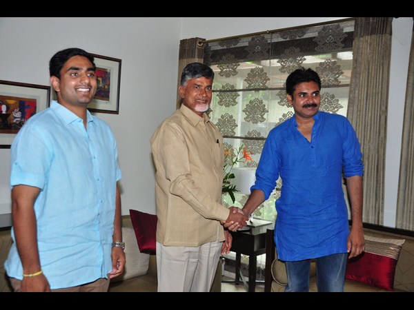 పవన్ కళ్యాణ్‌కు సాదర స్వాగతం