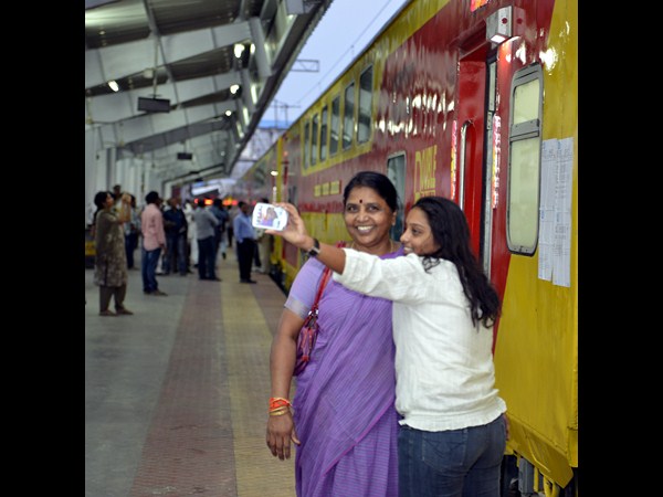 డబుల్ డెక్కర్ రైలు