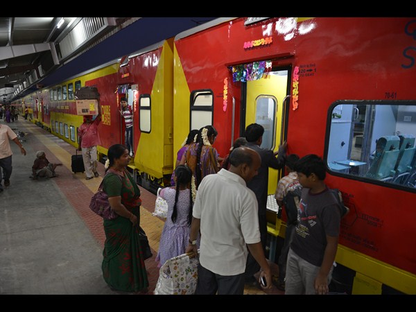 డబుల్ డెక్కర్ రైలు