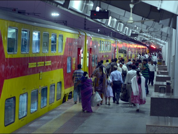 డబుల్ డెక్కర్ రైలు