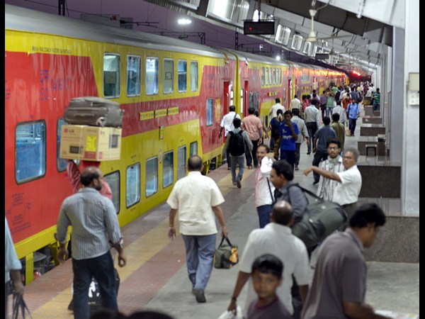 డబుల్ డెక్కర్ రైలు