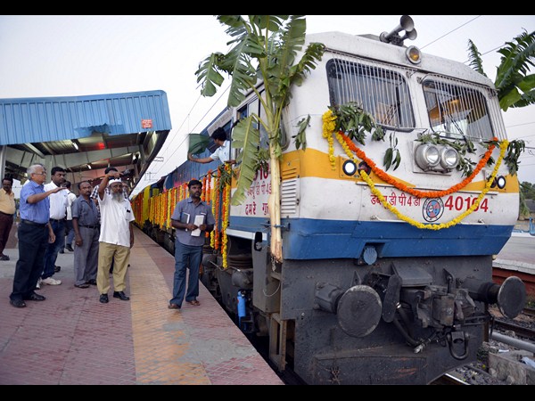 డబుల్ డెక్కర్ రైలు