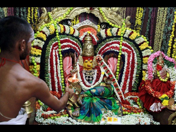 జాతరలో అమ్మవారు జాతరలో అమ్మవారు