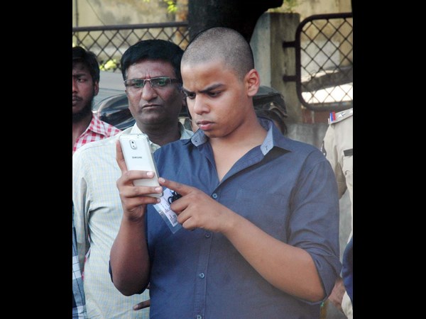 భూమా కుమారుడి కారు దగ్ధం