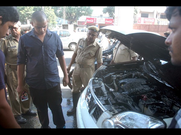 భూమా కుమారుడి కారు దగ్ధం