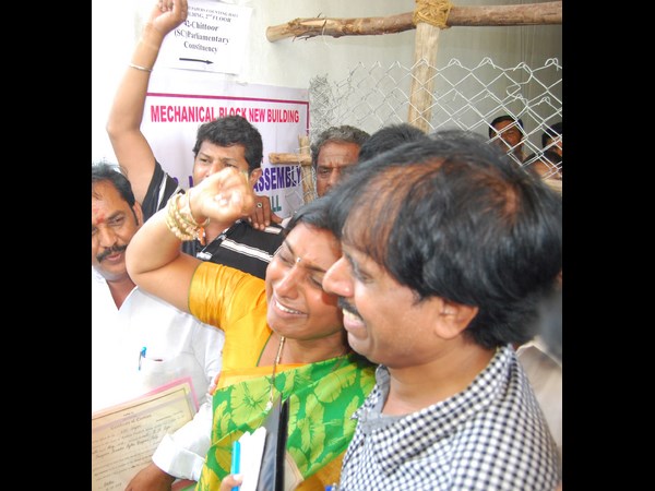 ఎలా వ్యక్తం చేయాలో...