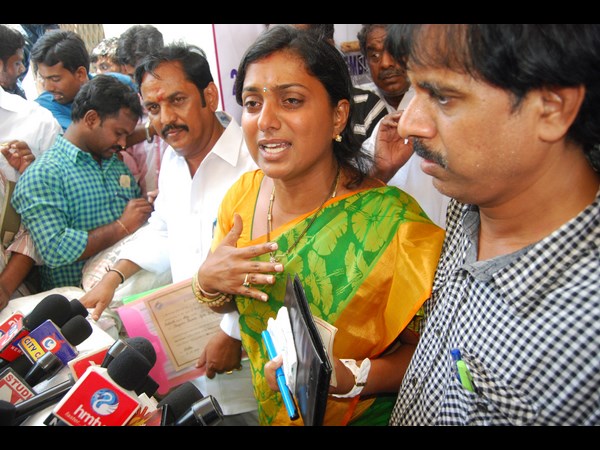 రోజా ఆనంద భాష్పాలు..