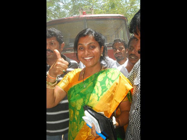 విజయ సంకేతం..