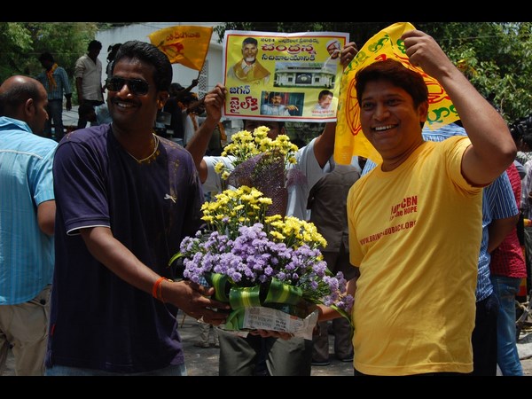 కార్యకర్తల ఉత్సాహం