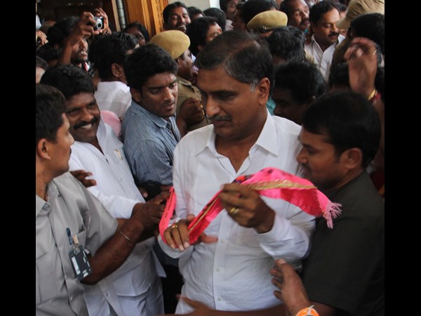 హరీష్ రావు మాస్