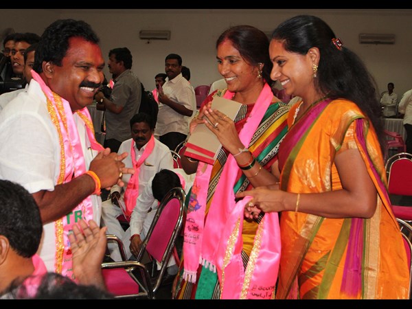 కవిత నవ్వులు..