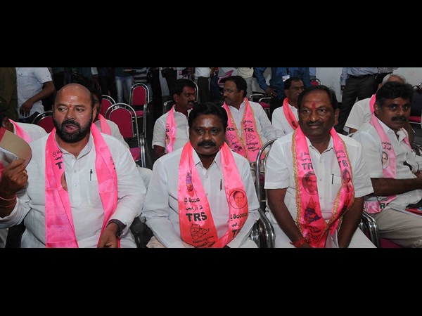 కెసిఆర్‌కు అభినందన