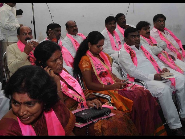 కవిత ఇలా కనిపించారు..