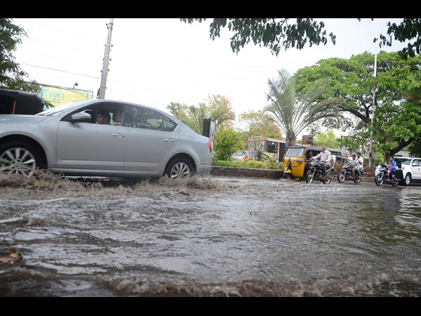 మండుటెండల్లో చిరు జల్లు