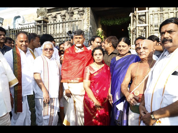 శ్రీవారి దర్శనం చేసుకున్న చంద్రబాబు