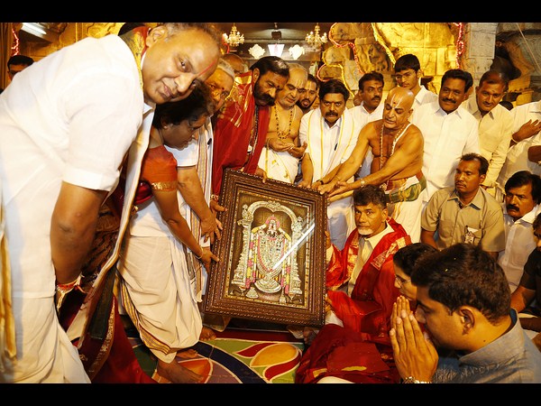 శ్రీవారి దర్శనం చేసుకున్న చంద్రబాబు
