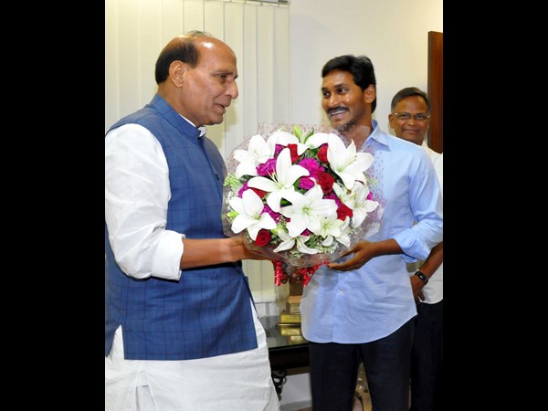 రాజ్‌నాథ్‌తో భేటీ