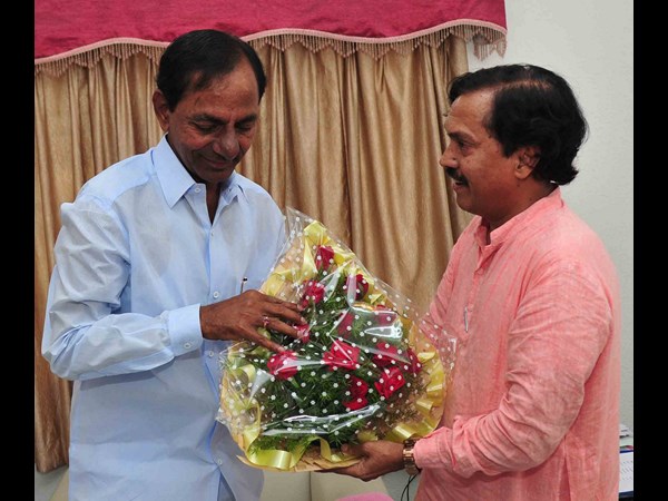 కెసిఆర్‌తో అశోక్ తేజ