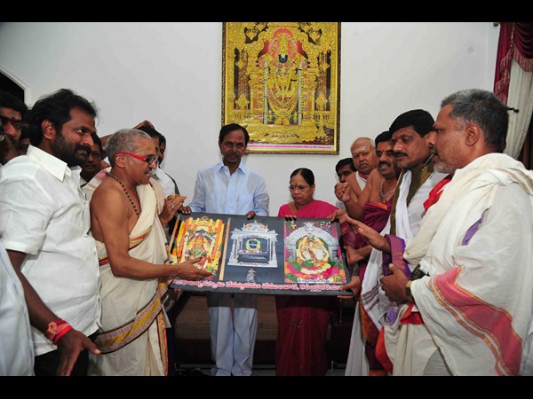 కెసిఆర్ దంపతులు