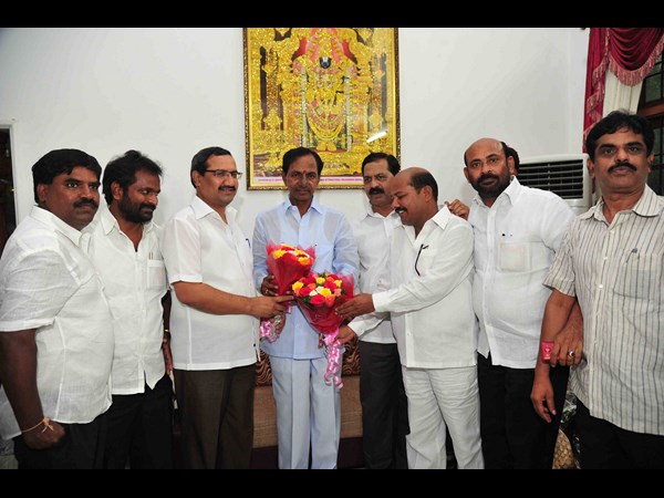 కెసిఆర్‌తో ఇలా భేటీ..