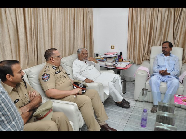 పోలీసు అధికారులు