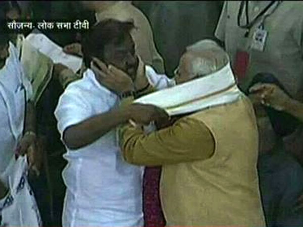 విజయకాంత్, మోడీ