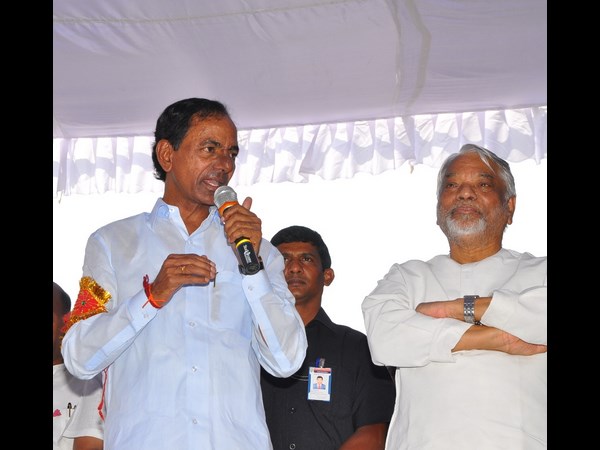 టీ ఉద్యోగులతో కెసిఆర్