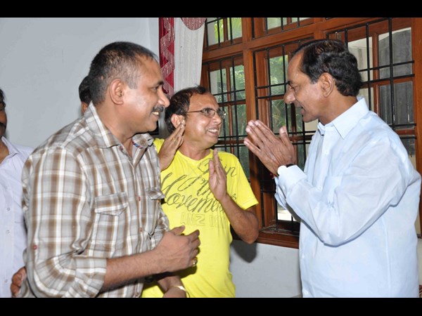 కెసిఆర్‌ను కలిసిన ముఖేష్