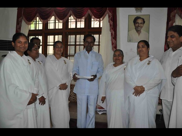 కెసిఆర్‌తో బ్రహ్మకుమారీలు..