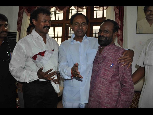 కెసిఆర్‌తో జయరాజ్