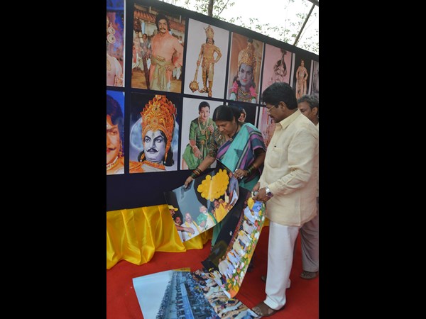ఎన్టీఆర్ చిత్రాలు..